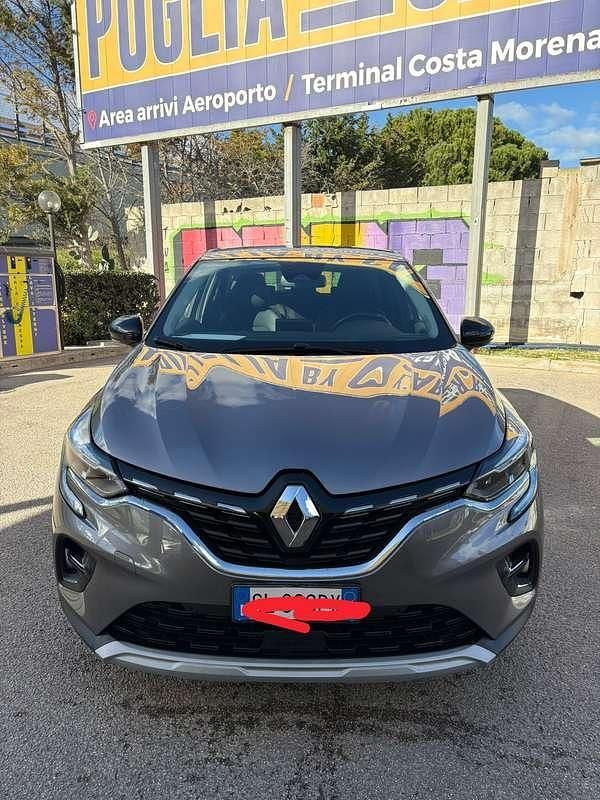 Usata Renault Captur Engineered 94 CV (69 kW) 2023 Argento SUV