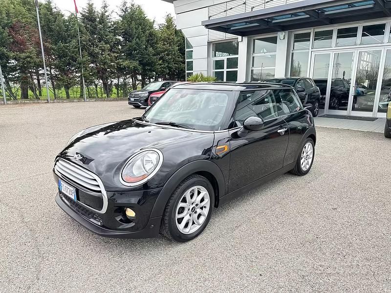 Usata Mini Cooper D Business 116 CV (85 kW) 2016 Nero Utilitaria