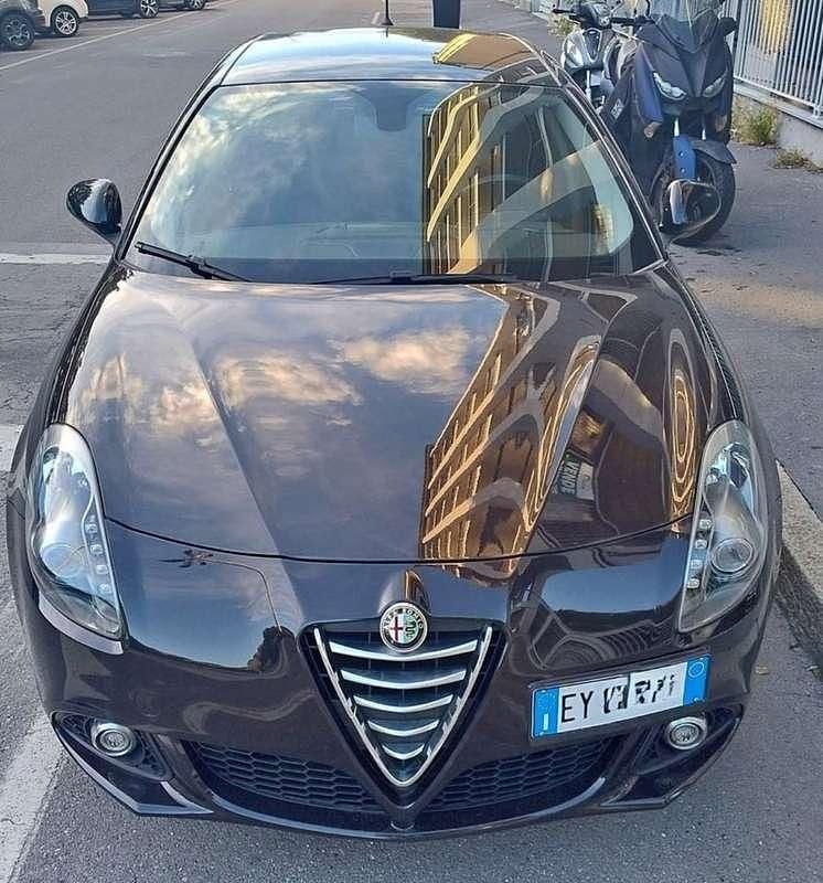 Usata 2015 Alfa Romeo Giulietta Distinctive Due volumi | 8500 € (Buon prezzo) - Immagine 1/4