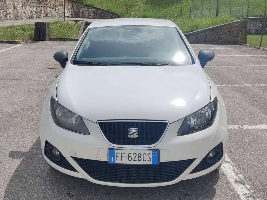 Usata Seat Ibiza SC Reference 69 CV (50 kW) 2011 Bianco Utilitaria
