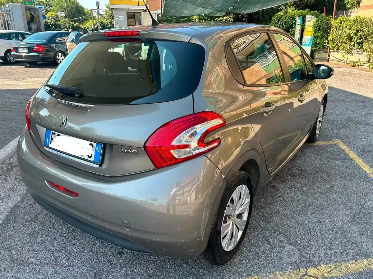 Usata Peugeot 208 Active 68 CV (50 kW) 2013 Grigio Utilitaria