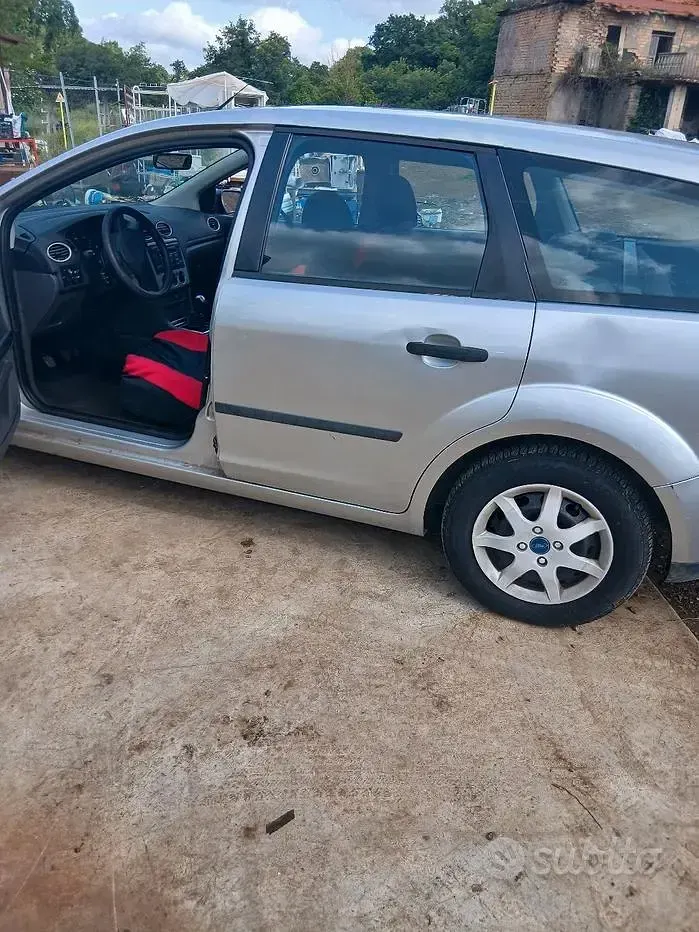 Usata Ford Focus 90 CV (66 kW) 2005 Grigio Station wagon