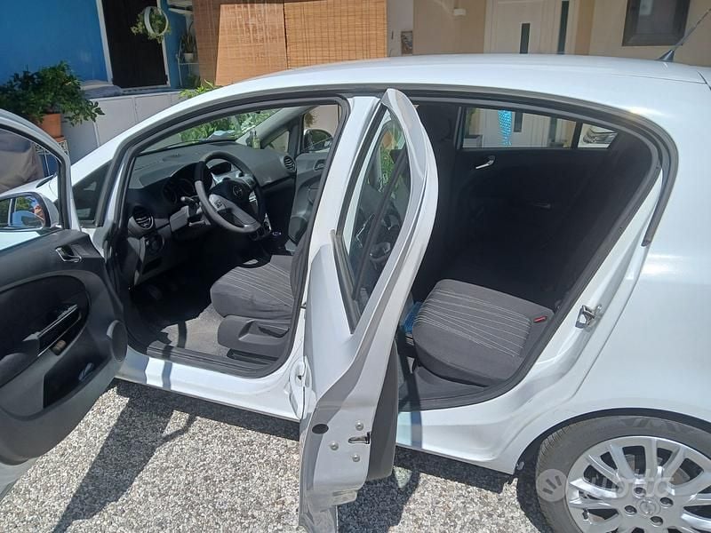Usado Opel Corsa 75 HP (55 kW) 2009 Branco Citadino