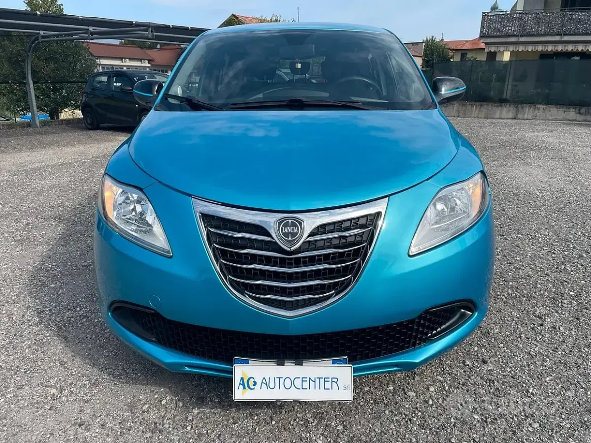 Usata Lancia Ypsilon 69 CV (50 kW) 2014 Blu Utilitaria