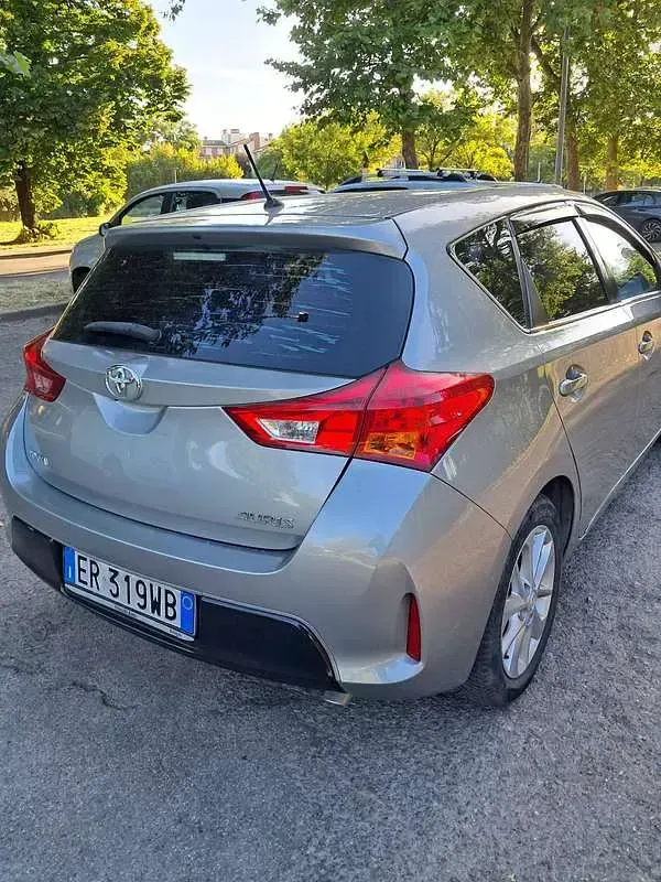 Usata Toyota Auris Active 90 CV (66 kW) 2013 Grigio Berlina
