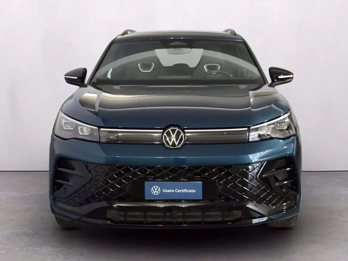 Usata VW Tiguan R-line 150 CV (110 kW) 2024 Nightshade blue metallizzato SUV