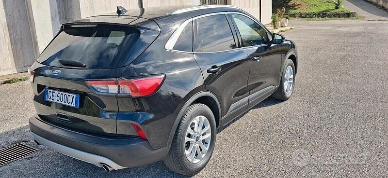 Usata Ford Kuga Titanium 120 CV (88 kW) 2021 Nero SUV