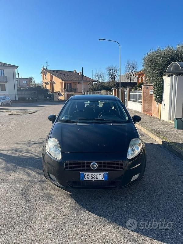 Nero Usata 2005 Fiat Grande Punto Due volumi | 750 € (Ottimo prezzo) - Immagine 1/4
