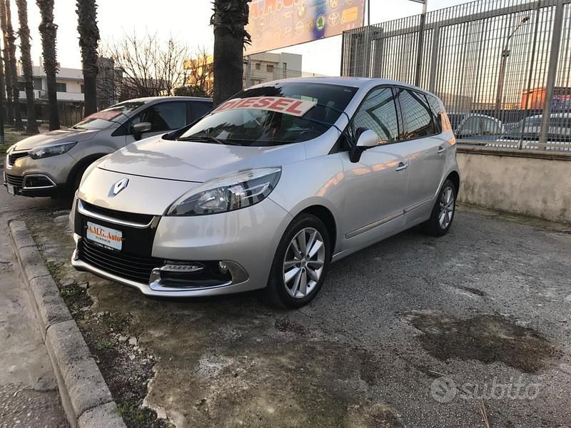 Usata Renault Scénic III Luxe 110 CV (80 kW) 2012 Grigio Monovolume