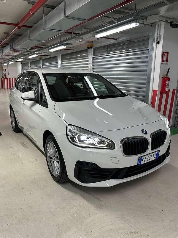 Bianco perlato Usata 2019 BMW 218 Active Tourer Luxury Line Monovolume | 16.000 € (Buon prezzo) - Immagine 1/4