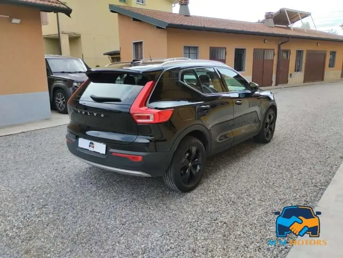 Usata Volvo XC40 Momentum 129 CV (94 kW) 2021 Nero SUV