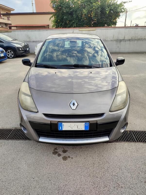 Usata Renault Clio II 111 CV (81 kW) 2011 Grigio Berlina