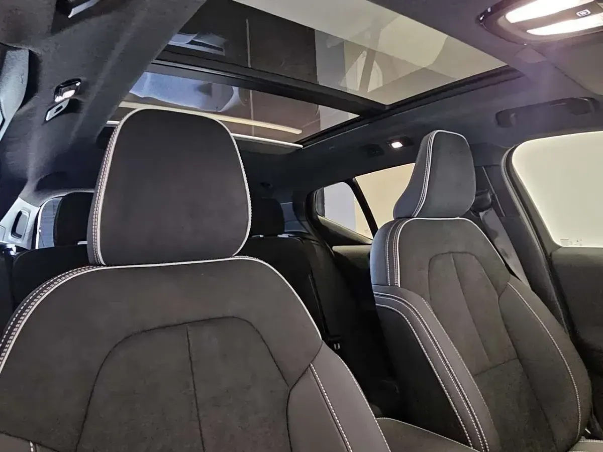 Nuova Volvo XC40 Ultra 163 CV (119 kW) 2026 Grigio SUV