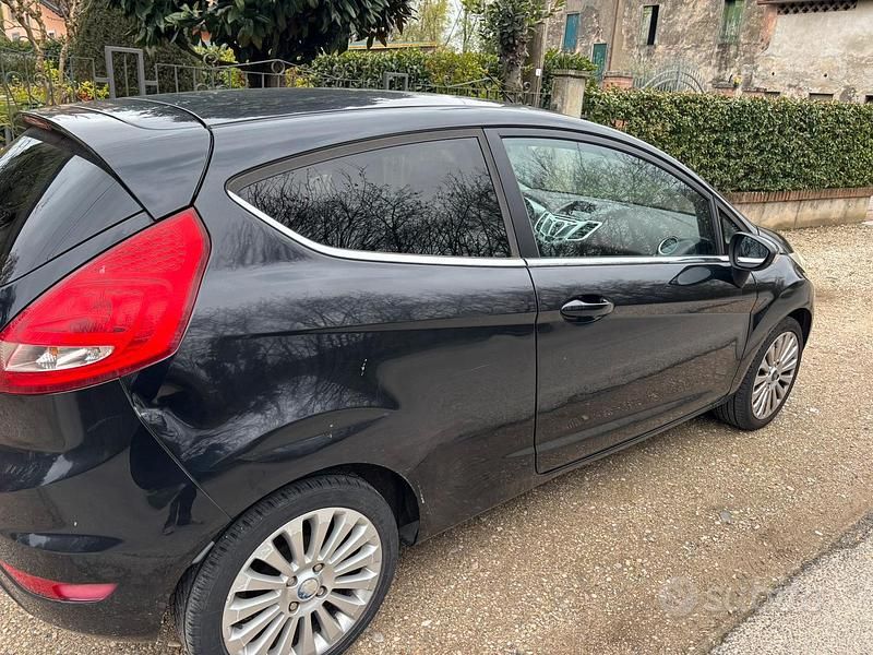 Usado Ford Fiesta 53 HP (38 kW) 2008 Preto Citadino