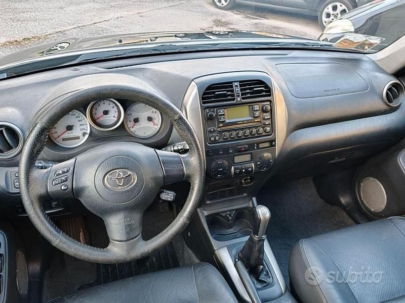 Usata Toyota RAV4 150 CV (110 kW) 2004 SUV