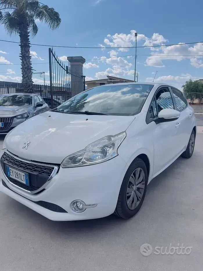 Usata Peugeot 208 Allure 91 CV (66 kW) 2015 Bianco Utilitaria