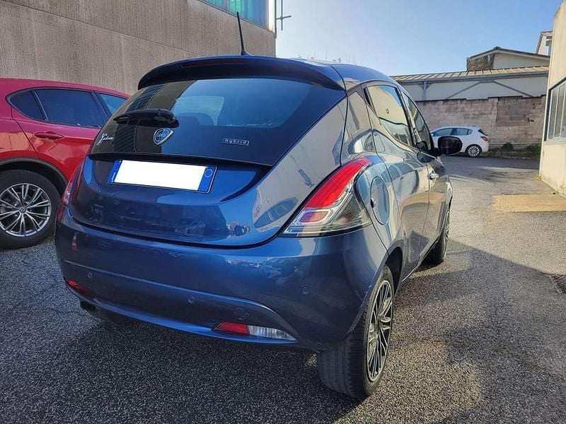Usata Lancia Ypsilon Gold 69 CV (50 kW) 2022 Blu/azzurro Utilitaria