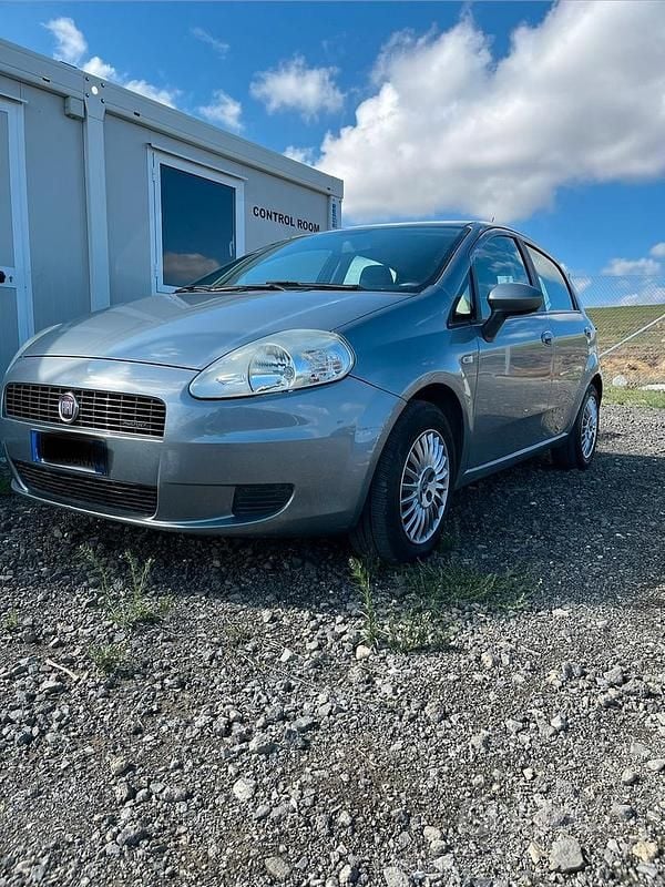 Usata 2008 Fiat Grande Punto Due volumi | 3250 € (Buon prezzo) - Immagine 1/4
