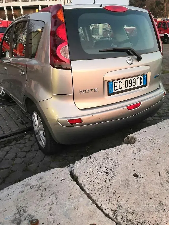 Usata Nissan Note 103 CV (75 kW) 2010 Grigio Utilitaria