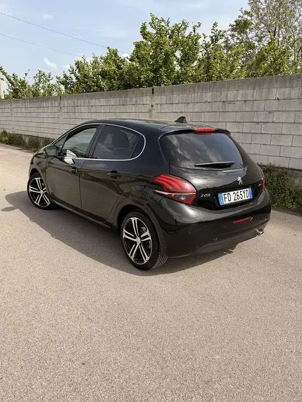 Usata Peugeot 208 GT-line 99 CV (72 kW) 2016 Utilitaria