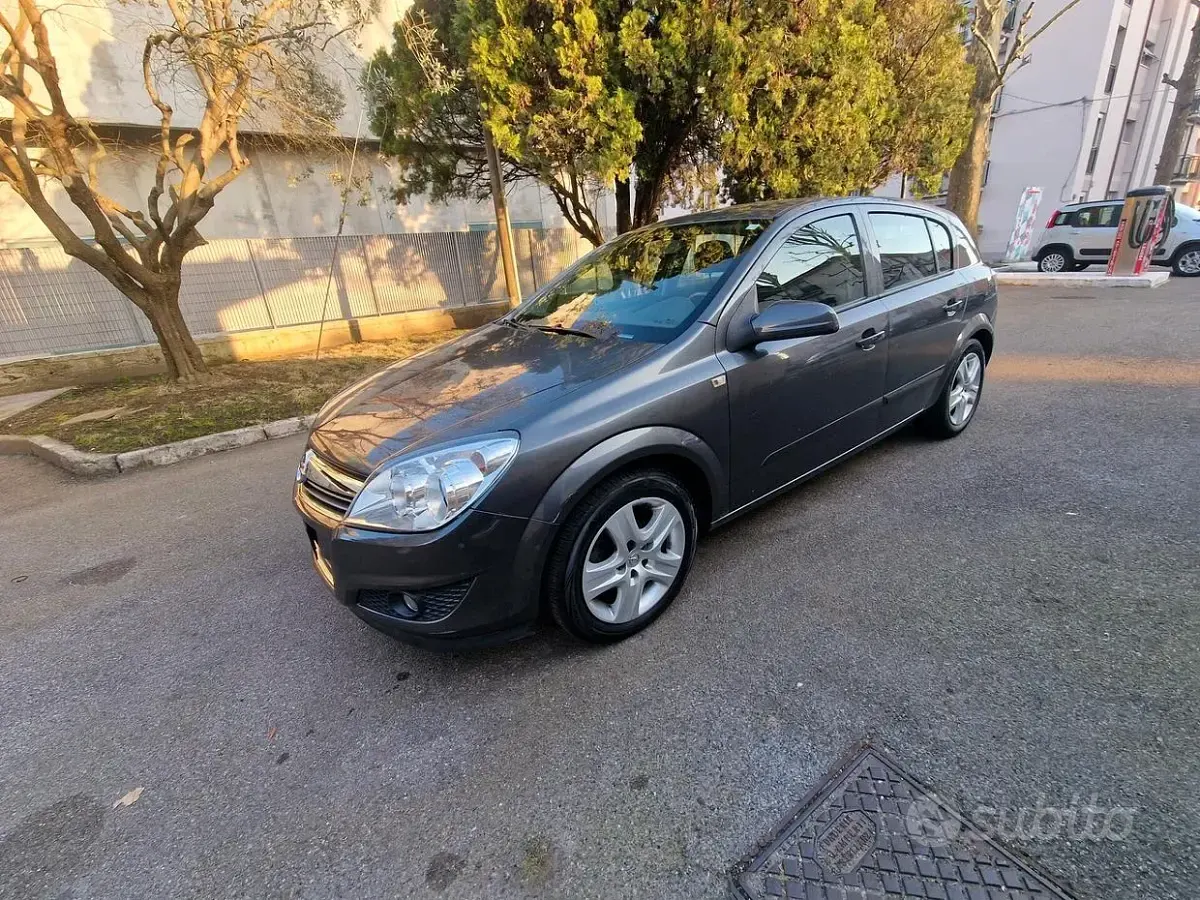 Usata Opel Astra Enjoy 115 CV (84 kW) 2009 Station wagon