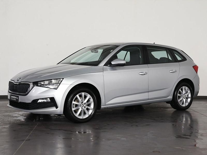 Usata Skoda Scala Ambition 110 CV (80 kW) 2022 Argento brillante Utilitaria