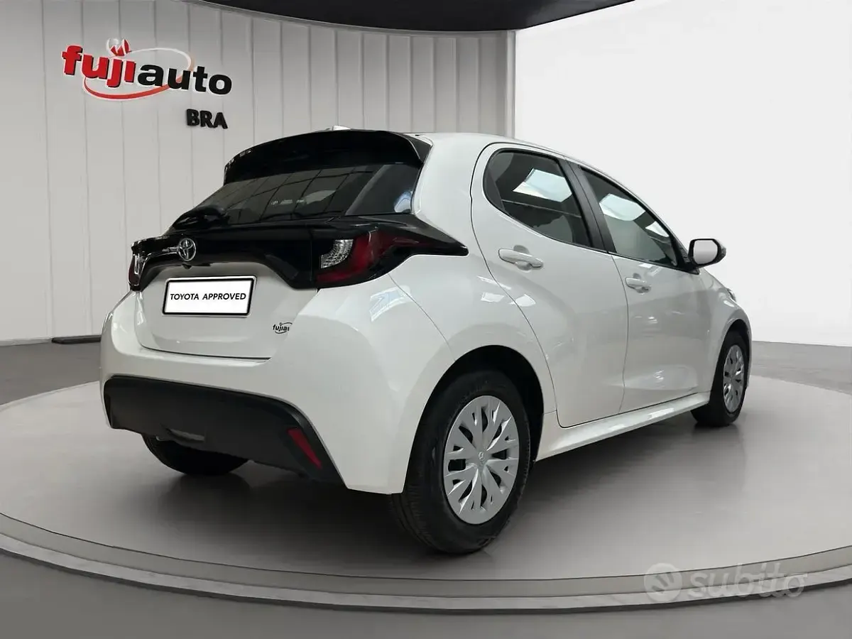 Usata Toyota Yaris Active 72 CV (52 kW) 2022 Bianco Utilitaria