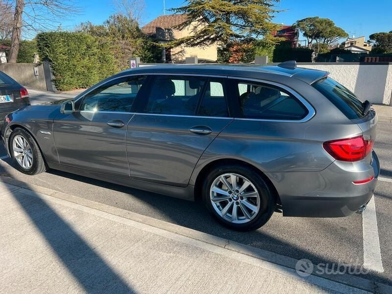 Usata BMW 530 258 CV (189 kW) 2011 Grigio Station wagon