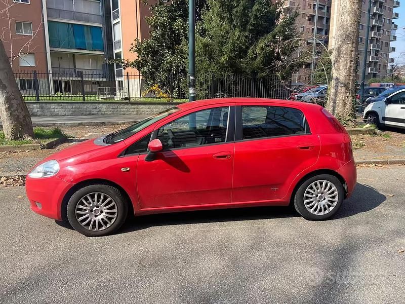 Usata Fiat Grande Punto 65 CV (47 kW) 2008 Rosso Utilitaria