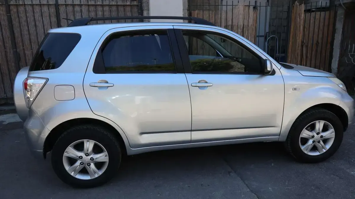 Usata Daihatsu Terios 102 CV (75 kW) 2012 Argento SUV