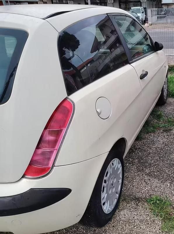 Usata Lancia Ypsilon 60 CV (44 kW) 2005 Utilitaria