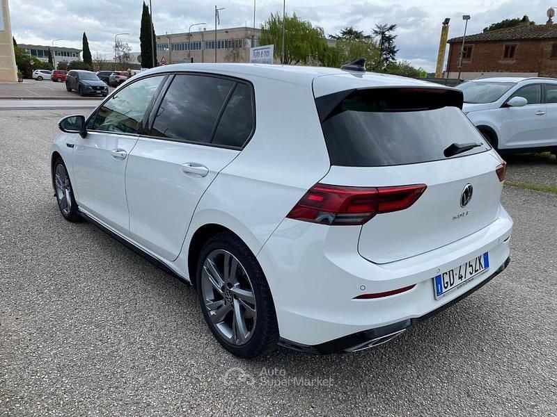 Usata VW Golf VII R-line 150 CV (110 kW) 2021 Bianco Utilitaria
