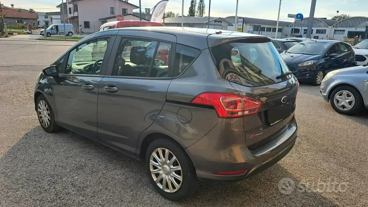 Usata Ford B-MAX Titanium 75 CV (55 kW) 2015 Grigio Monovolume