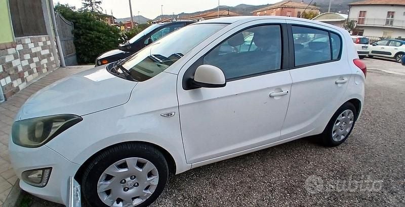 Usata Hyundai i20 Classic 84 CV (61 kW) 2012 Bianco Utilitaria