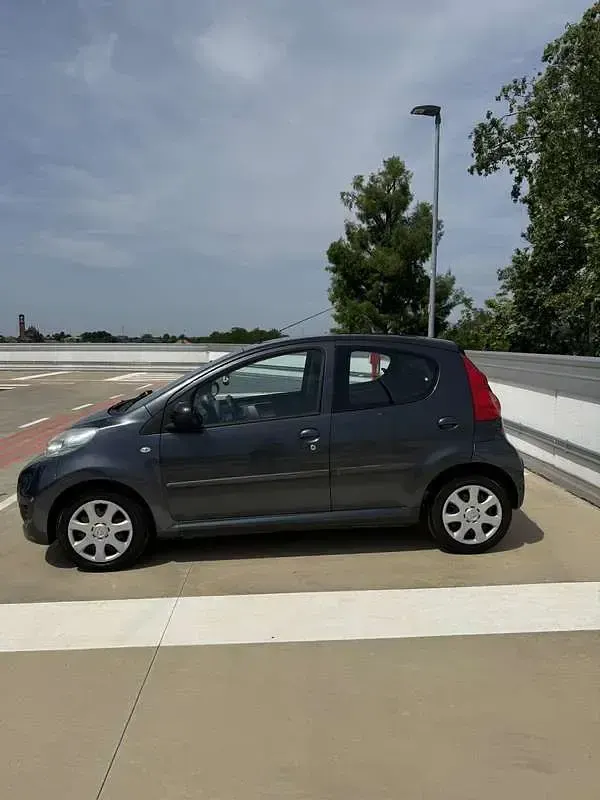 Usata Peugeot 107 Active 68 CV (50 kW) 2011 Utilitaria