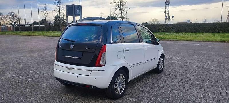 Usata Lancia Musa 90 CV (66 kW) 2010 Bianco Monovolume