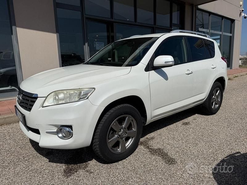 Usata Toyota RAV4 Lounge 150 CV (110 kW) 2012 Bianco SUV