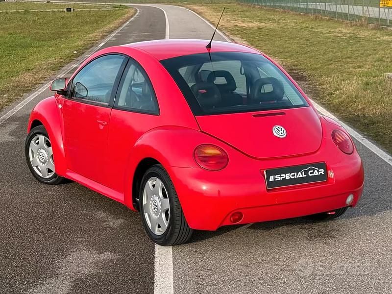 Usata VW New Beetle 116 CV (85 kW) 1999 Rosso Utilitaria