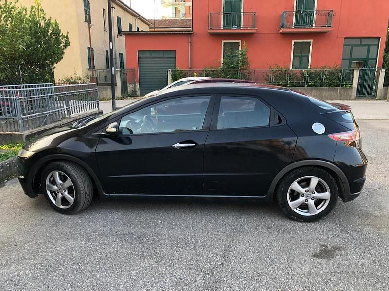 Usata Honda Civic 100 CV (73 kW) 2011 Nero Berlina