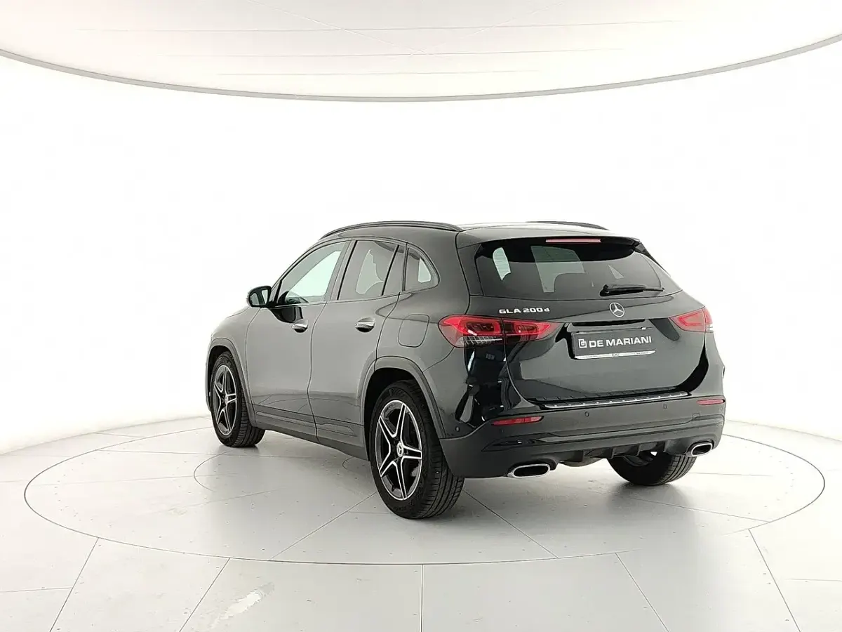 Usata Mercedes GLA200 Premium 150 CV (110 kW) 2022 Nero notte ; SUV