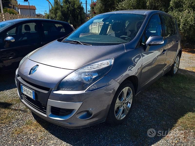 Grigio Usata 2011 Renault Scénic XMOD Monovolume | 4750 € (Buon prezzo) - Immagine 1/4