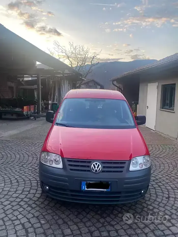 Usata VW Caddy 105 CV (77 kW) 2006 Rosso Monovolume