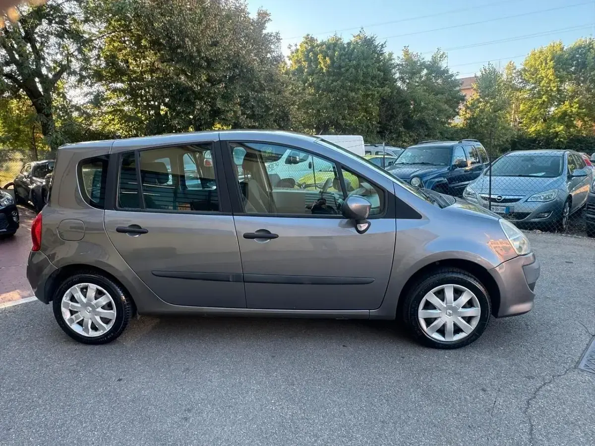 Usata Renault Grand Modus 75 CV (55 kW) 2010 Grigio Monovolume