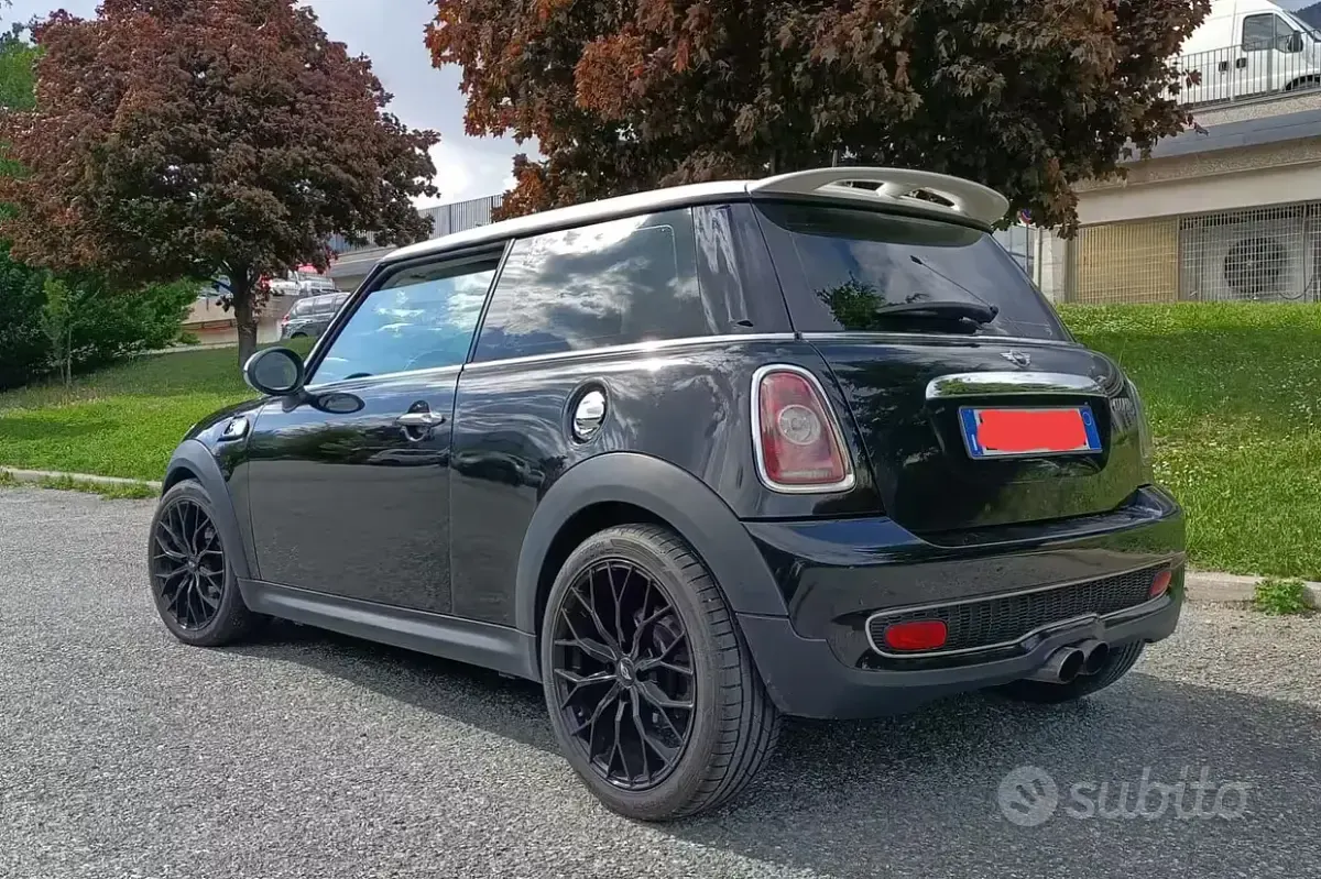 Usata Mini Cooper S 184 CV (135 kW) 2010 Nero Utilitaria