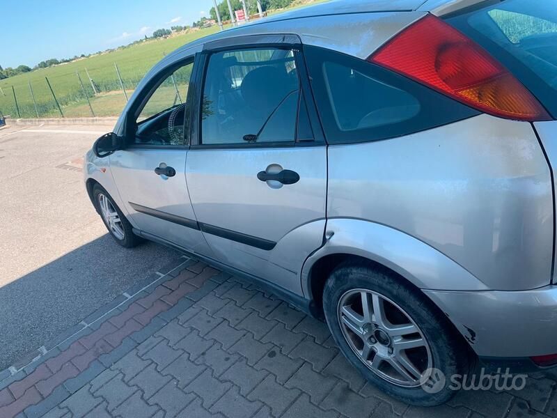 Usata Ford Focus 90 CV (66 kW) 2002 Utilitaria