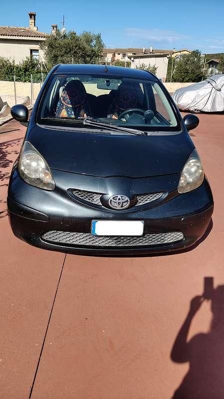 Usata Toyota Aygo Sol 68 CV (50 kW) 2006 Grigio Utilitaria