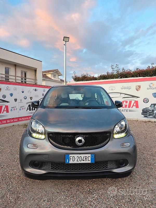 Usata Smart ForFour Passion 2016 Grigio Utilitaria