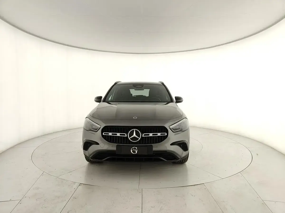 Nuova Mercedes GLA180 135 CV (99 kW) 2026 Grigio SUV
