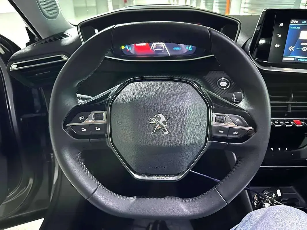 Usata Peugeot 2008 Allure 102 CV (75 kW) 2022 Argento SUV