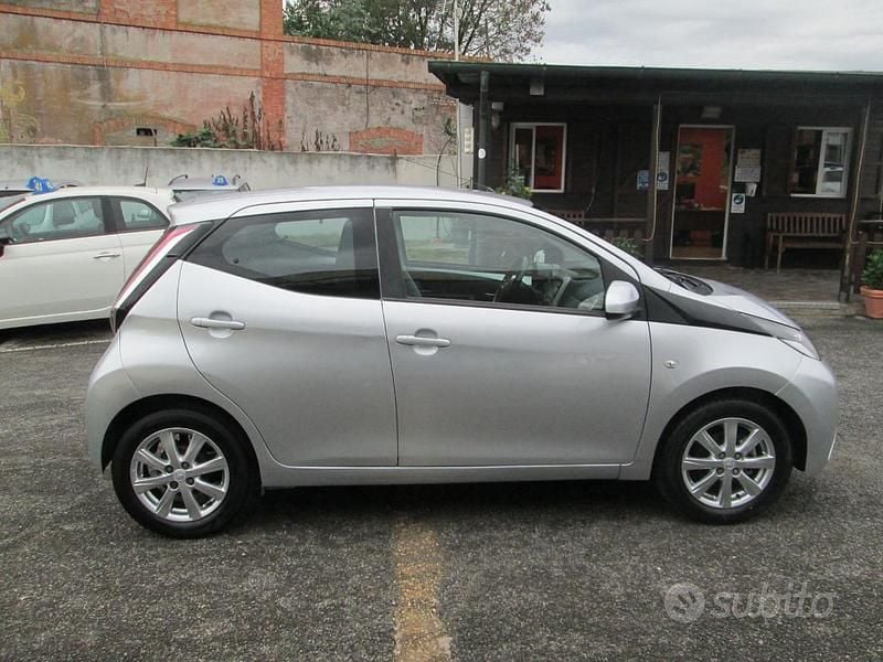 Usata Toyota Aygo Cool 69 CV (50 kW) 2016 Argento metallizzato Utilitaria